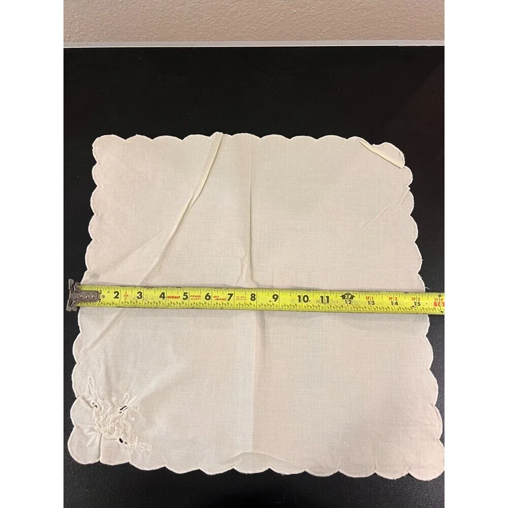 Vintage Handmade Embroidered Linen Napkins 8 Piece Set - Ecru/Cream Scalloped